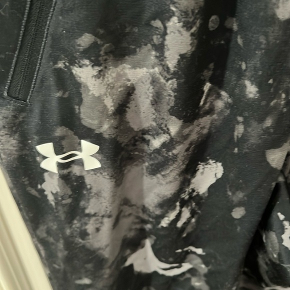 under armor size YMD loose fitting athletic joggers - Picture 4 of 7